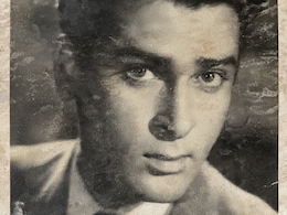 सेट पर हुआ प्यार, लेकिन फिर भी की सीक्रेट वेडिंग, शम्मी कपूर-गीता बाली की शादी की फोटो वायरल सेट पर हुआ प्यार, लेकिन फिर भी की सीक्रेट वेडिंग, शम्मी कपूर-गीता बाली की शादी की फोटो वायरल