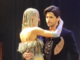 सिद्धार्थ मल्होत्रा के साथ किया फ्लर्ट फिर वीडियो हुआ वायरल, मॉडल को मांगनी पड़ी कियारा आडवाणी से माफी! सिद्धार्थ मल्होत्रा के साथ किया फ्लर्ट फिर वीडियो हुआ वायरल, मॉडल को मांगनी पड़ी कियारा आडवाणी से माफी!