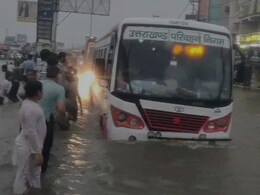देश के कई राज्यों में भारी बारिश, उत्तराखंड का देहरादून-रुड़की हाईवे पानी में डूबा; कई इलाके जलमग्न
