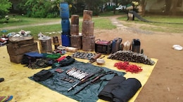 Anti Naxal Operation: सुकमा पुलिस को मिली बड़ी सफलता, जंगल में नक्सलियों के छिपाए गए हथियारों का बड़ा जखीरा हुआ बरामद