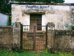 हालत खस्ता... आंगनबाड़ी केंद्र पर लगा रहता है ताला, शिकायत के बाद भी नहीं हुई कोई कार्रवाई