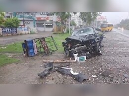 उत्तराखंड के रुद्रपुर में कार ने ई-रिक्शा में मारी टक्कर, गर्भवती महिला समेत 4 की मौत उत्तराखंड के रुद्रपुर में कार ने ई-रिक्शा में मारी टक्कर, गर्भवती महिला समेत 4 की मौत