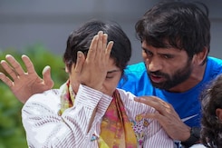 Watch: Vinesh Phogat Receives Hero's Welcome From Fans At Delhi Airport, Breaks Down Watch: Vinesh Phogat Receives Hero's Welcome From Fans At Delhi Airport, Breaks Down