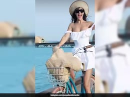In A White Off-Shoulder Dress And Sun Hat, Jacqueliene Fernandez Makes It Feel Like Summer All Over Again In A White Off-Shoulder Dress And Sun Hat, Jacqueliene Fernandez Makes It Feel Like Summer All Over Again