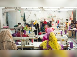 सियासी संकट से धीमी हुई बांग्लादेश की इकोनॉमी, 11% ग्लोबल गारमेंट ट्रेड पर पड़ा हिंसा का असर