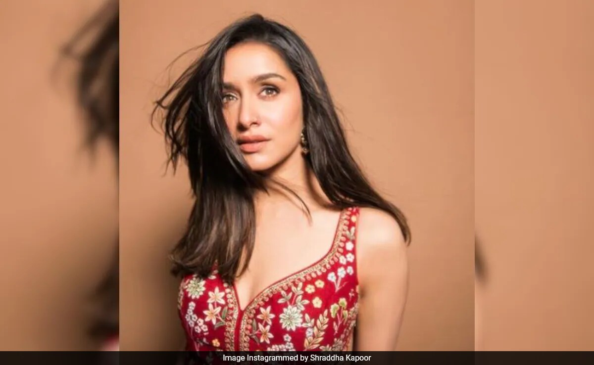 Shraddha Kapoor Soon To Become Akshay Kumar's Neighbour: Report