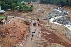 Wayanad Landslides में 300 से ज्यादा मौत, Ground Report में देखिए कैसे जानवारों की बचाई जा रही जान? Wayanad Landslides में 300 से ज्यादा मौत, Ground Report में देखिए कैसे जानवारों की बचाई जा रही जान?