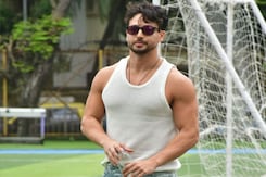 Tiger <i>Bhai</i>, Pose: Paps' Request To <i>War</i> Actor Tiger <i>Bhai</i>, Pose: Paps' Request To <i>War</i> Actor