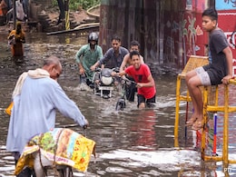 बारिश का नहीं थम रहा कहर, IMD का आज इन राज्यों के लिए अलर्ट, जानें आपके यहां कैसा रहेगा मौसम बारिश का नहीं थम रहा कहर, IMD का आज इन राज्यों के लिए अलर्ट, जानें आपके यहां कैसा रहेगा मौसम