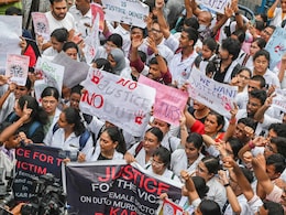 देशभर में आज हड़ताल पर रहेंगे डॉक्टर्स, बंद रहेंगी OPD सेवाएं  देशभर में आज हड़ताल पर रहेंगे डॉक्टर्स, बंद रहेंगी OPD सेवाएं