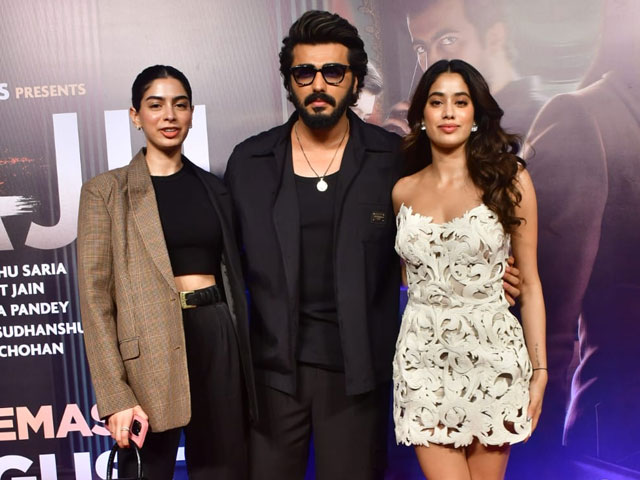 Full House At <i>Ulajh</i> Screening With The Kapoors