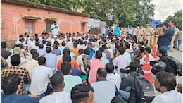 '1 करोड़ मुआवजा, 2 सरकारी नौकरी और...', जयपुर में धरने पर बैठे थाने में सुसाइड करने वाले कांस्टेबल के परिजन