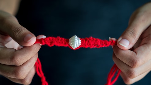 Rakshabandhan significance : क्या बेटी पिता को राखी बांध सकती है, जानिए ज्योतिर्विद से इसके पीछे का शास्त्र
