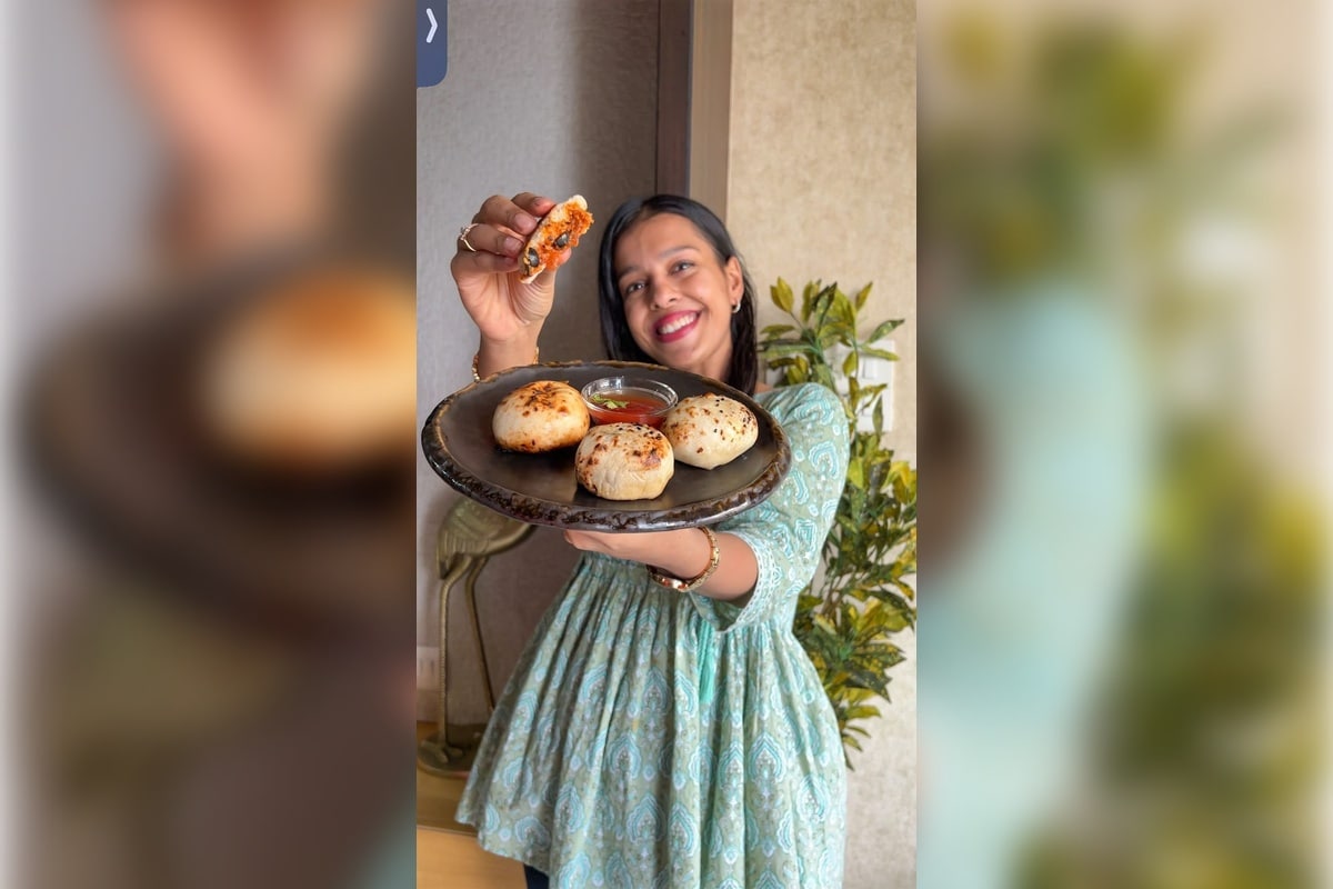 Pizza Naan Bomb: A Flavorful Treat from Chef Kirti Bhoutika