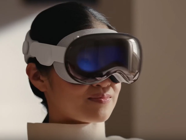 AR Wars: Snap vs Meta - The Future Through Glasses