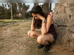 खुद से बात करने की आदत को मत कीजिए नजरअंदाज! बन सकती है परेशानी, जानिए डॉक्टर की राय