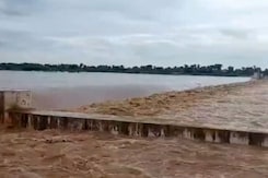 Bihar Flood: Bodh Gaya में बाढ़ ने मचायी तबाही, कई गांव डूबे Bihar Flood: Bodh Gaya में बाढ़ ने मचायी तबाही, कई गांव डूबे