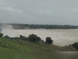 यहां एमपी-यूपी को जोड़ने वाला ये मार्ग बंद ! चार दिनों में लबालब हो गया लक्ष्मीबाई बांध, खोले गए 14 गेट