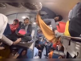 ट्रेन में सीट नहीं मिली तो लगा डाला गजब का जुगाड़, इसके बाद जो हुआ उसे देख लोग बोले- आय हाय, ओय होय ट्रेन में सीट नहीं मिली तो लगा डाला गजब का जुगाड़, इसके बाद जो हुआ उसे देख लोग बोले- आय हाय, ओय होय