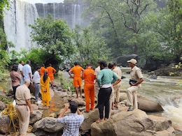 Viral Video: रील बनाने के चक्कर में 150 फीट गहरे झरने में गिरा युवक, 7 घंटे बाद भी नहीं मिला कोई सुराग