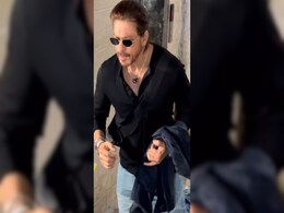 Shah Rukh Khan Attends <i>Pathaan</i> Director Siddharth Anand's Birthday Bash. See Pics Shah Rukh Khan Attends <i>Pathaan</i> Director Siddharth Anand's Birthday Bash. See Pics