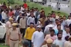 अतिक्रमण के खिआफ़ किसानों का कलेक्ट्रेट के सामने जोरदार प्रदर्शन अतिक्रमण के खिआफ़ किसानों का कलेक्ट्रेट के सामने जोरदार प्रदर्शन