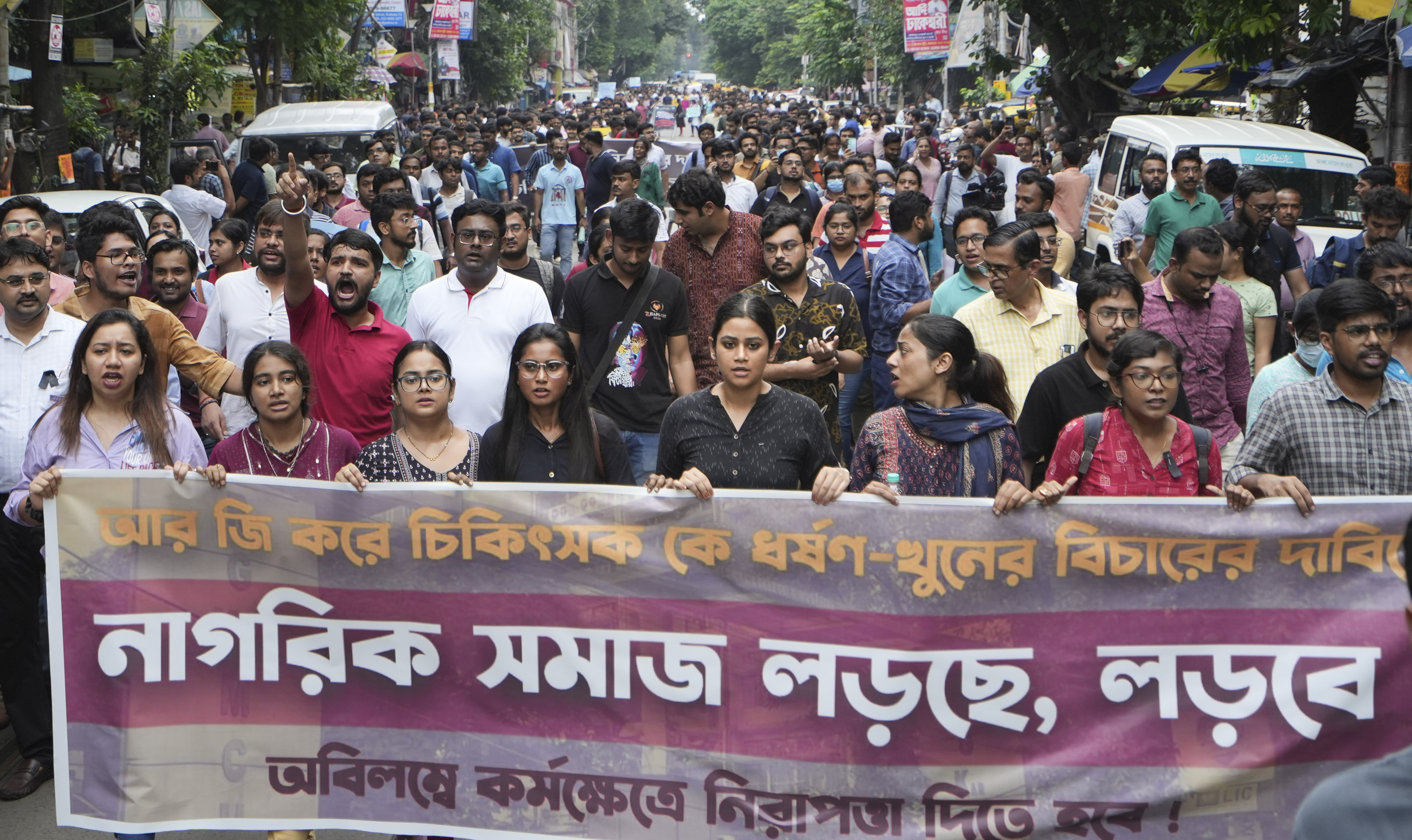 Bengal Women\'s Midnight Protest Against Doctor Rape-Murder