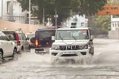 Heavy Rain In Delhi Disrupts Traffic, Flight Operations Hit Heavy Rain In Delhi Disrupts Traffic, Flight Operations Hit