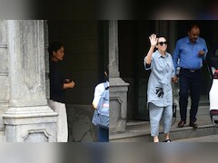 Done With Vacay, Kareena-Karisma Visit Randhir Kapoor's House In Mumbai