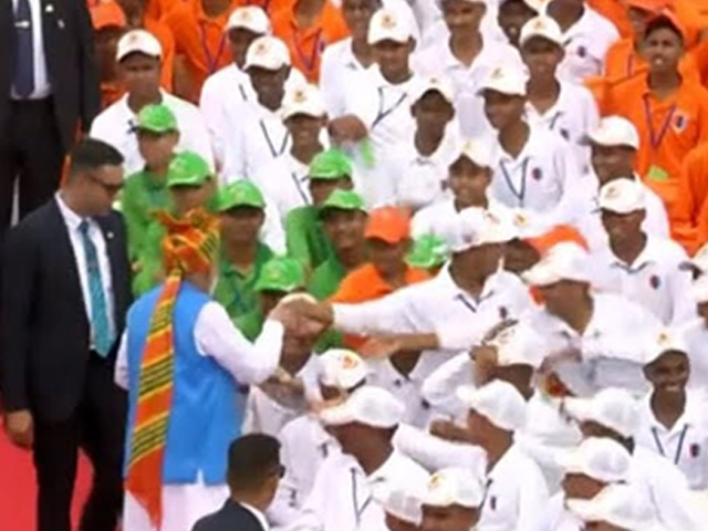PM Modi Interacts With School Students At Red Fort Post Independence Day Speech