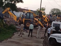 MP के इस जिले में अब 50 लाख की जमीन पर चला बुलडोज़र, सरकार ने जमाया कब्ज़ा MP के इस जिले में अब 50 लाख की जमीन पर चला बुलडोज़र, सरकार ने जमाया कब्ज़ा