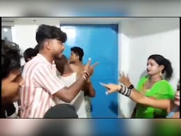 शराब पार्टी, बार बालाओं का अश्लील डांस... थाने के चौकीदारों पर ही कानून तोड़ने का आरोप; वीडियो वायरल शराब पार्टी, बार बालाओं का अश्लील डांस... थाने के चौकीदारों पर ही कानून तोड़ने का आरोप; वीडियो वायरल