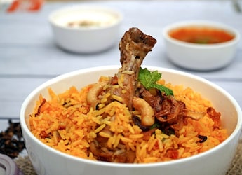 Viral: Food Delivery Agent Scolds Customer For Ordering Chicken Biryani During Festive Season Viral: Food Delivery Agent Scolds Customer For Ordering Chicken Biryani During Festive Season