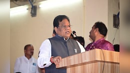 'कॅबिनेटमध्ये मांडीला मांडी लावून बसलो तरी बाहेर आल्यावर उलट्या होतात' सावंत हे काय बोलले?