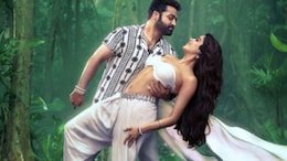 You'd Mistake Janhvi Kapoor To Be An <i>Apsara</i> In A White <i>Dhoti</i> And Blouse For <i>Devara</i>s First Look