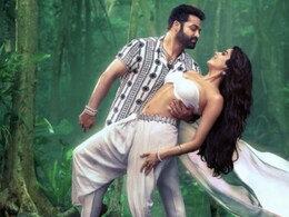 You'd Mistake Janhvi Kapoor To Be An <i>Apsara</i> In A White <i>Dhoti</i> And Blouse For <i>Devara</i>s First Look You'd Mistake Janhvi Kapoor To Be An <i>Apsara</i> In A White <i>Dhoti</i> And Blouse For <i>Devara</i>s First Look