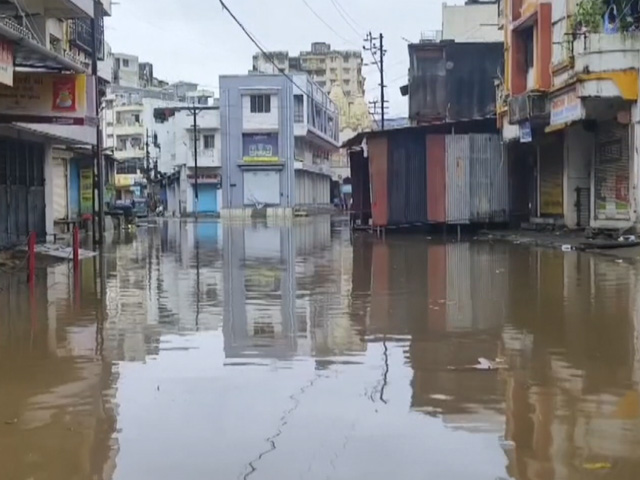 Heavy Rains Pound Gujarat Inundating Low-lying Areas; Hundreds Shifted To Safer Places