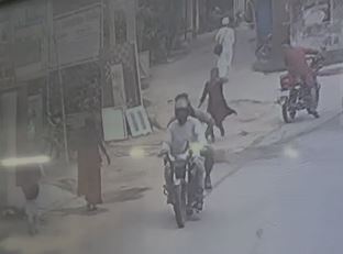 2 Men On Bike Snatch Bag With Rs 1 Lakh Cash From Woman In Bihar