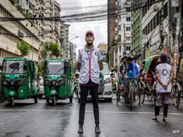 Bangladeshi Students Oversee Traffic Management As Cops Go On Strike Bangladeshi Students Oversee Traffic Management As Cops Go On Strike