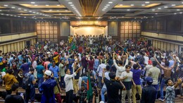 कहां गायब हो गए 600 लोग? - बांग्लादेश में शेख हसीना की सरकार जाने के बाद राजनीतिक कैदियों को तलाश रहे हैं परिजन
