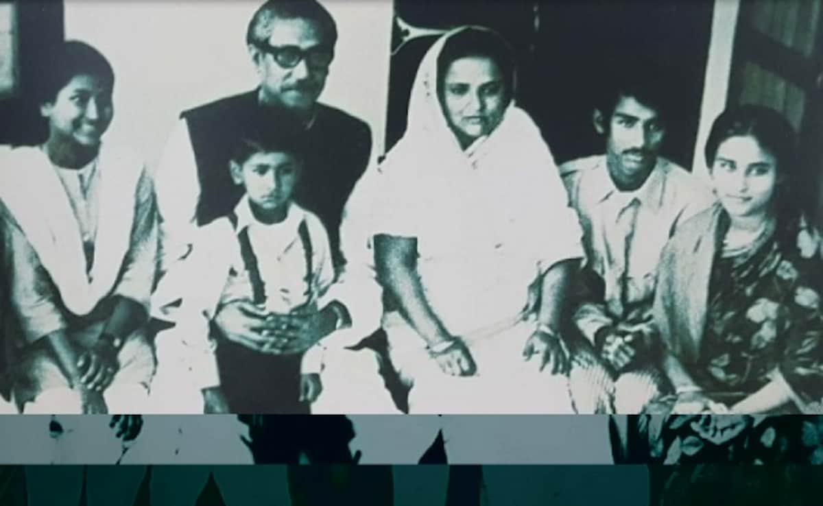 Mujibur Rahman, wife Fazilatunnesa, daughters Hasina, Rehana and sons Kamal, Jamal, Russel. Courtesy: Somoy TV Mujibur Rahman, wife Fazilatunnesa, daughters Hasina, Rehana and sons Kamal, Jamal, Russel. Courtesy: Somoy TV