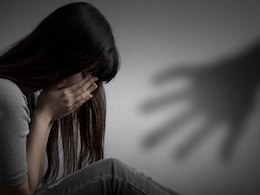 अल्पवयीन मुलीला 'खर्रा'चे व्यसन लागले,  उधारी वसुलीसाठी टपरीचालकाने अब्रू लुटली अल्पवयीन मुलीला 'खर्रा'चे व्यसन लागले,  उधारी वसुलीसाठी टपरीचालकाने अब्रू लुटली