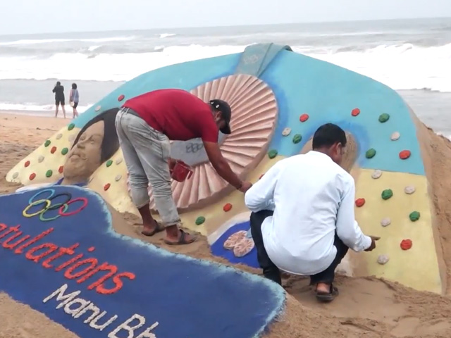 Sand Artist Sudarsan Pattnaik Congratulates Olympic Medal Winners Manu-Sarabjot