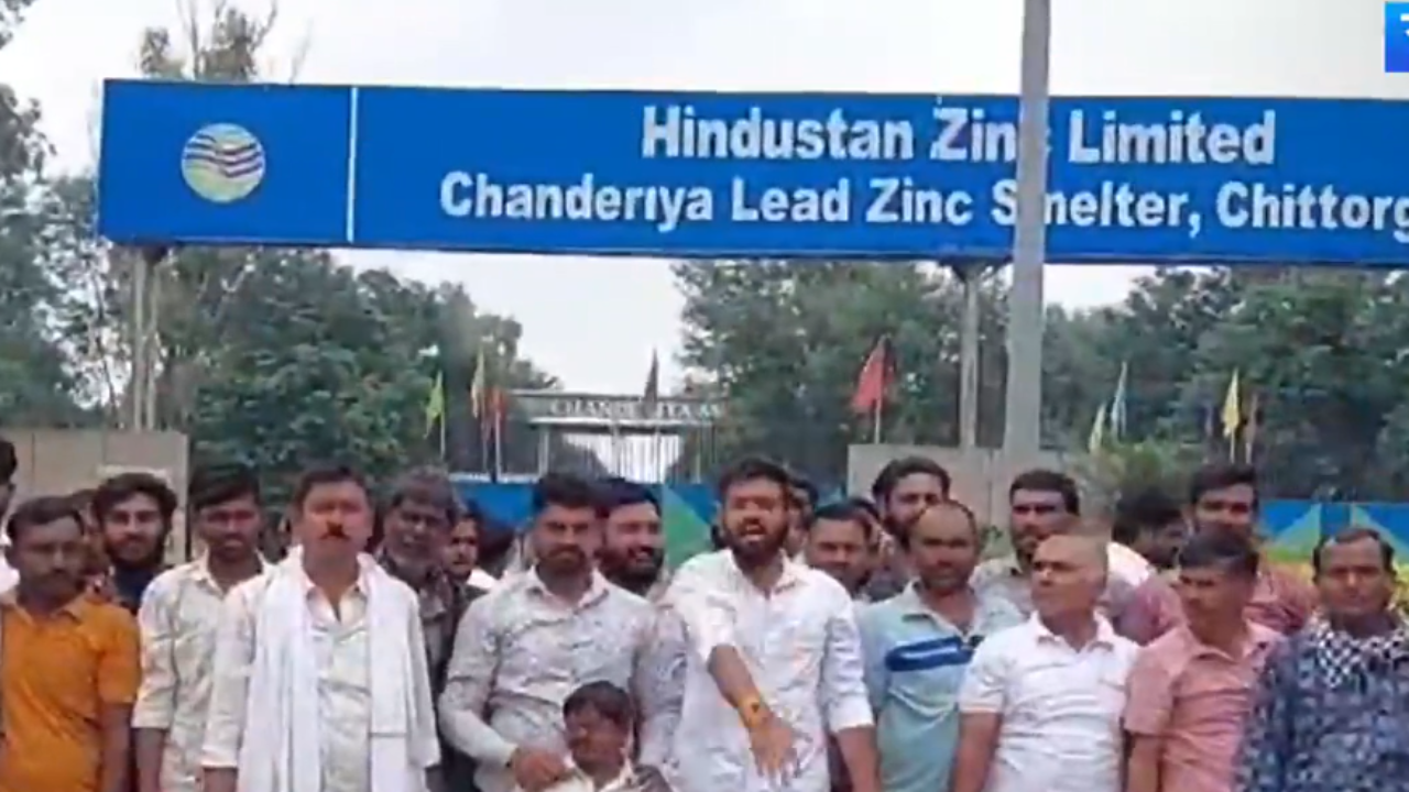 Chittorgarh News: मजदूरों का प्रदर्शन, हजारों कर्मचारियों को अंदर जाने से रोका | Rajasthan News