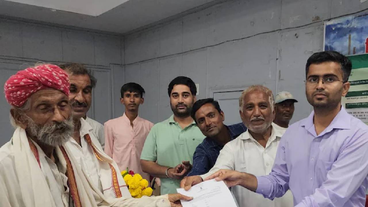 पाकिस्तान से आए 20 विस्थापितों  को मिली भारतीय नागरिकता