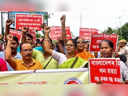 बांग्लादेश में हिंदुओं पर हो रहे अत्याचार के खिलाफ गुवाहाटी में विरोध-प्रदर्शन, रखी 8 सूत्रीय मांग