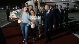 Russian Spy Couple Returns From Slovenia, Children Don't Recognise Putin