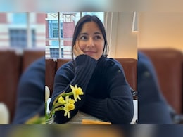 Katrina Kaif Reacts To Fan's Review Of Her Make-Up Line Katrina Kaif Reacts To Fan's Review Of Her Make-Up Line
