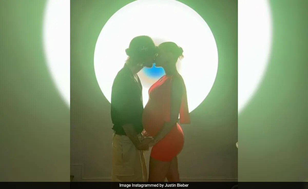 Are Justin Bieber And Hailey Expecting Baby Boy? The Internet Spots A Hint In New Pics