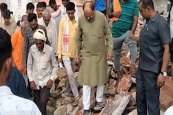Bhind में BJP leader Ramesh Tyagi के मकान पर चला Bulldozer | Madhya Pradesh News Bhind में BJP leader Ramesh Tyagi के मकान पर चला Bulldozer | Madhya Pradesh News